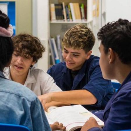 Sileoni alerta por la reforma educativa: "El Estado queda corrido y la sociedad, desentramada"