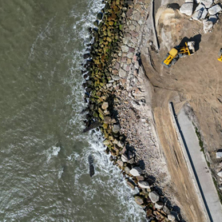 Pehuen Co se prepara: refuerzan la costa contra inundaciones y erosión