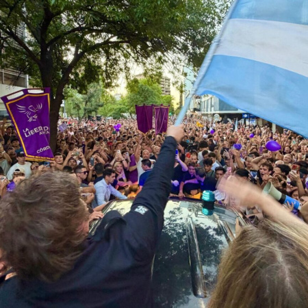 Acto libertario en Córdoba: Milei apuntó contra el populismo y habló de reelección