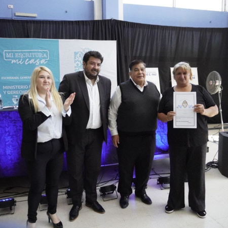 Ishii entregó más de 300 escrituras y ratificó el compromiso con la seguridad jurídica