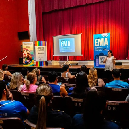Las Flores fortalece el abordaje de la violencia digital en las aulas