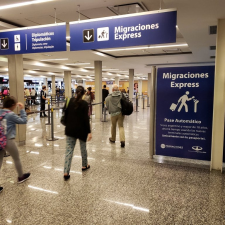 Argentina restringe ingreso a venezolanos vinculados a Maduro