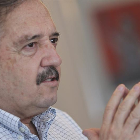 Presentan amparo para frenar el DNU de Inteligencia del Gobierno