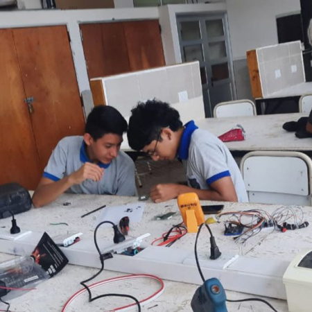 La educación técnica va a la Justicia para frenar un recorte sin precedentes