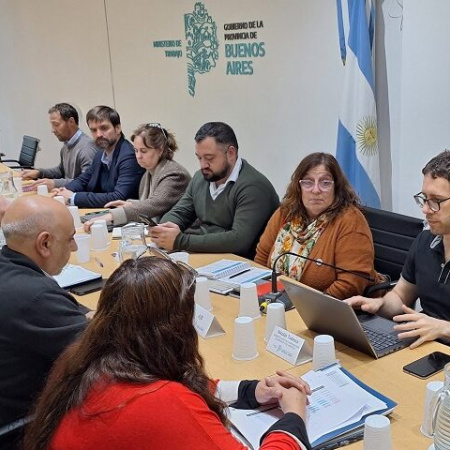 Gremios bonaerenses presionan por la reapertura de paritarias y esperan una señal de Kicillof