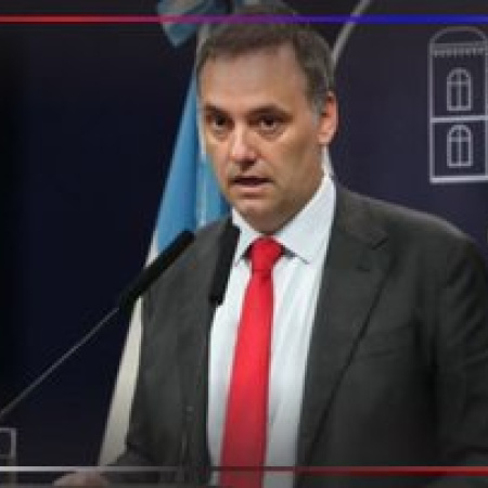 Adorni busca culpables en los municipios mientras cierran miles de Pymes