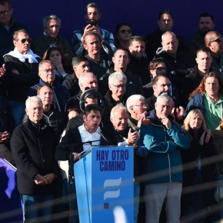 Kicillof reúne a la tropa de intendentes del MDF en Villa Gesell