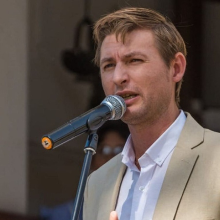 Ferraris avanza en un nuevo acuerdo para sumar carreras universitarias en Alem