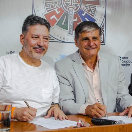 "Malvinizar es educar, recordar y defender": Merlo firmó un acuerdo estratégico con Cosquín