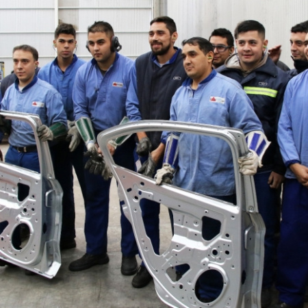 La industria en rojo: fabricar autos en Buenos Aires cayó a mínimos históricos