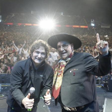 Milei cantó con el Chaqueño y agradeció a Córdoba en Jesús María