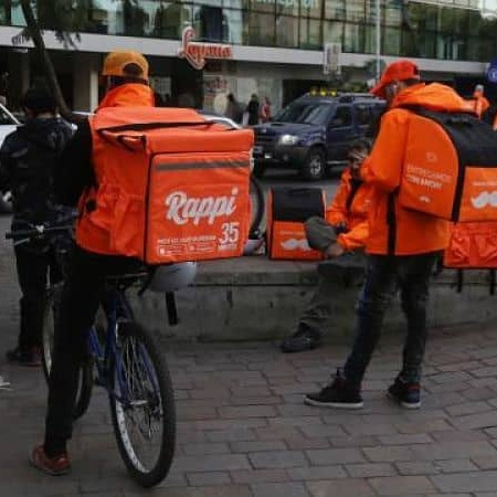 Un repartidor necesita 454 pedidos para sostener un hogar tipo en el país