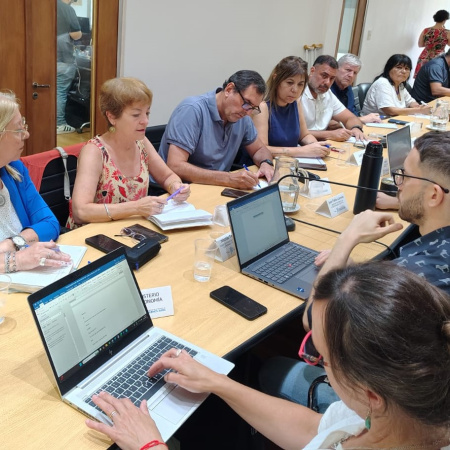 "Insuficiente": Docentes y estatales bonaerenses rechazaron el aumento salarial del 2%