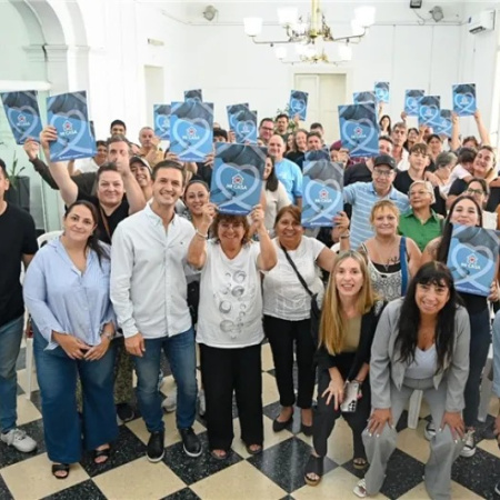 Mantegazza avanza en regularización dominial con la entrega de decretos a más de 30 familias