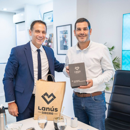 Lanús: Álvarez firmó un convenio con Dolores para ofrecer descuentos en el Parque Termal