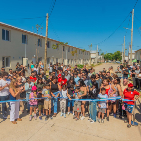 Andreotti entregó viviendas y dijo que el Gobierno de Milei tiene “muy poca empatía”