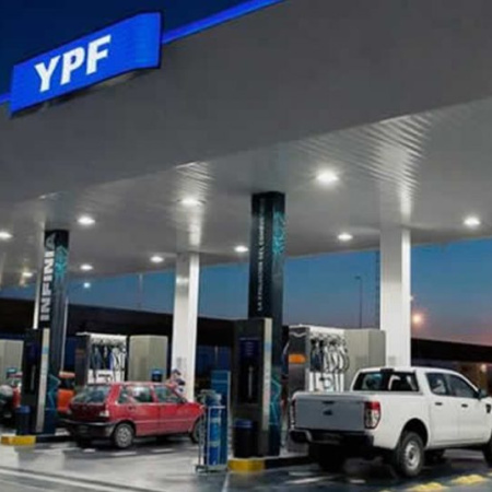 YPF ajusta combustibles con microaumentos diarios para evitar “cimbronazos”