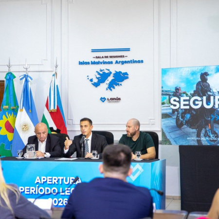 Moreira y Álvarez inauguraron el año legislativo con foco en obras y críticas a Nación