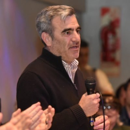 De Urraza defendió la ofensiva libertaria contra tasas municipales y pidió discutir “autonomía real”