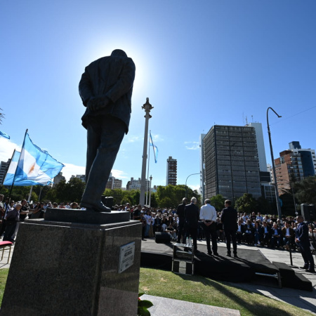 A 99 años de su nacimiento, La Plata rindió homenaje a Raúl Alfonsín