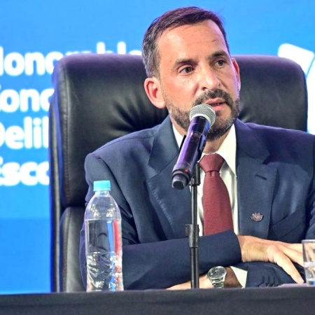 Escobar: Sujarchuk abrió sesiones con más de 40 anuncios y una ofensiva contra la contaminación