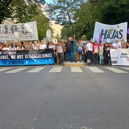 La Plata marchó por la memoria a 50 años del golpe con una movilización multitudinaria