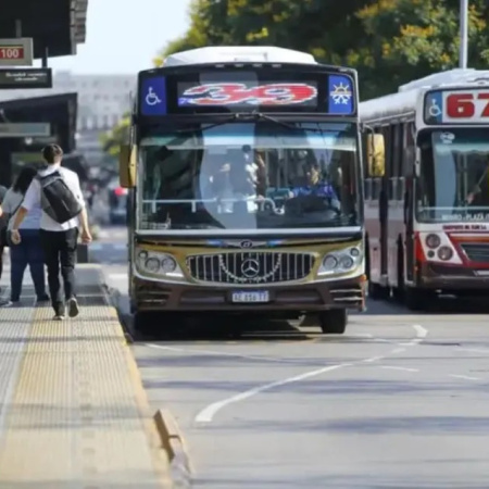 Colectivos del AMBA reducen frecuencia por aumento del gasoil: qué líneas se verán afectadas