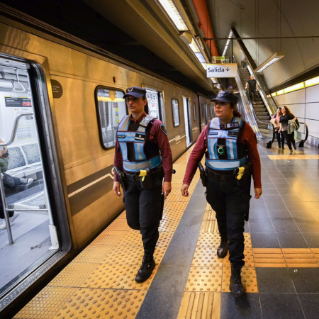 Presentan un proyecto en la Legislatura porteña para que los policías usen cámaras corporales en sus chalecos