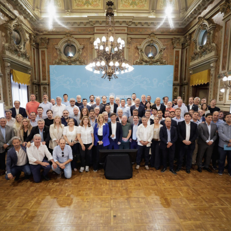 Alivio para intendentes: Kicillof reglamentó el fondo municipal