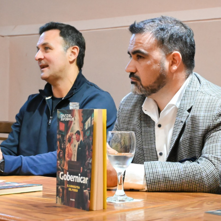 “Gobernicar”: Con sala llena y junto a Luayza, Ivoskus presentó su libro en Berazategui
