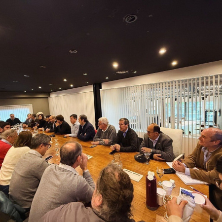 Intendentes radicales reclaman que el Fondo de Fortalecimiento Municipal sea de libre uso