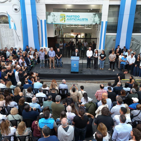 Alak asumió al frente del PJ La Plata y lanzó: “Unidos triunfaremos, con Kicillof presidente”