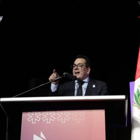 Cifelli inauguró la Feria del Libro entre abucheos y chicanas: “Bajen las pancartas”