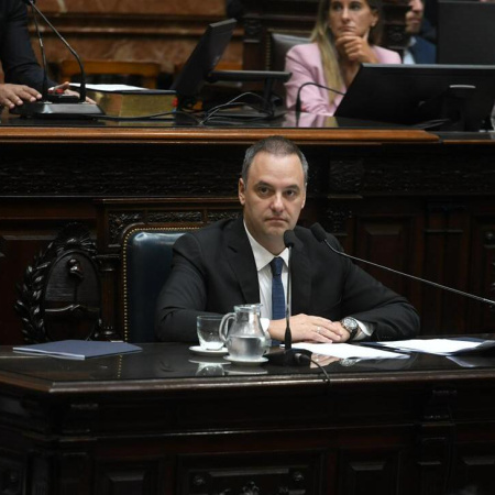 Con respaldo de Milei, Adorni negó irregularidades y cuestionó a la Provincia