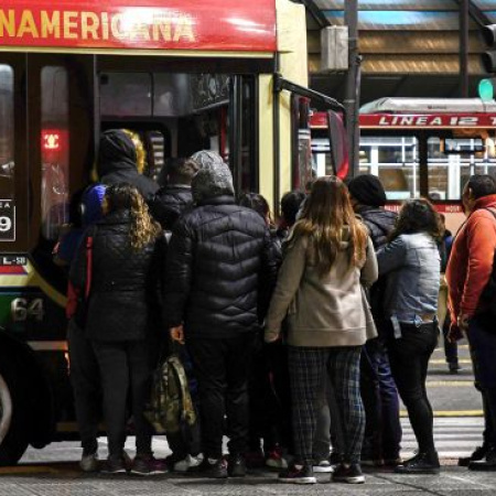 Transporte público en crisis: Gobierno y empresarios de colectivos buscan destrabar subsidios en reunión clave