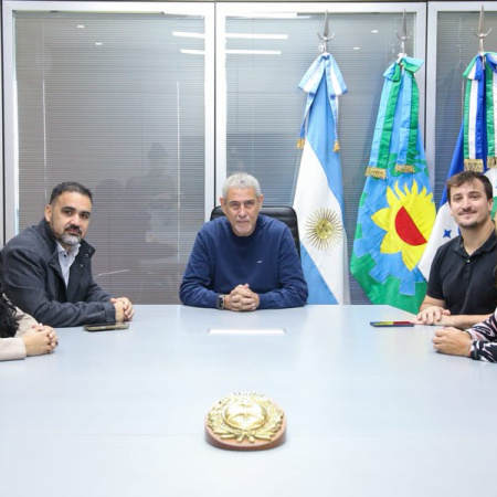 “No hay lugar para cegueras ideológicas”: Ferraresi busca hacerle frente a Milei con acuerdos con la oposición