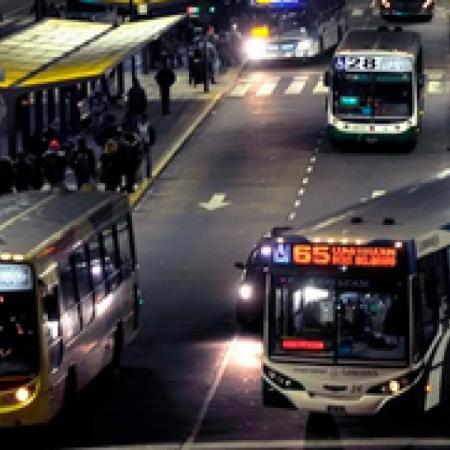 Reclaman explicaciones a Kicillof por subsidios al transporte y crece la tensión por deudas con empresas