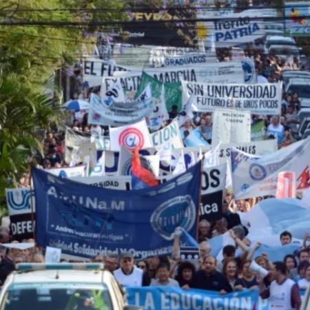 La dirigencia bonaerense salió a militar la marcha universitaria contra el ajuste de Milei