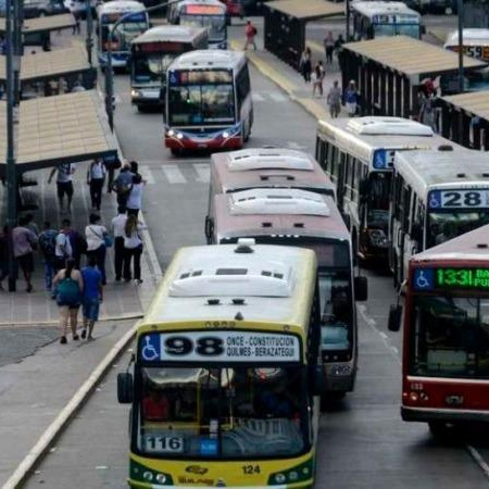 Nación promete fondos a las empresas de colectivos para frenar la crisis en el AMBA