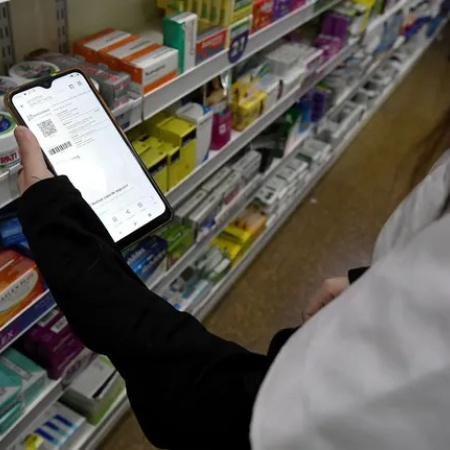 Crece la venta ilegal de medicamentos online y apuntan contra Mercado Libre y Sturzenegger