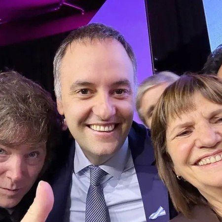 Milei ratificó a Adorni como jefe de Gabinete: “Ni en pedo se va”  