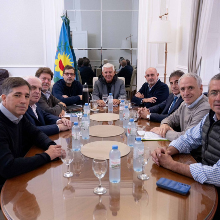 Frente a la crisis, intendentes bonaerenses de distintos espacios llevaron un reclamo conjunto a la Legislatura
