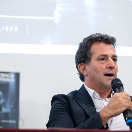 Christian Gribaudo presentó “Democracia Algorítmica” en la Universidad del Este de La Plata  