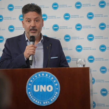 Menéndez: “Algunos promueven el individualismo, nosotros apostamos a la educación pública”