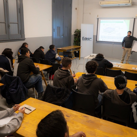 EDEA y la UTN impulsan capacitación gratuita en instalación de paneles solares