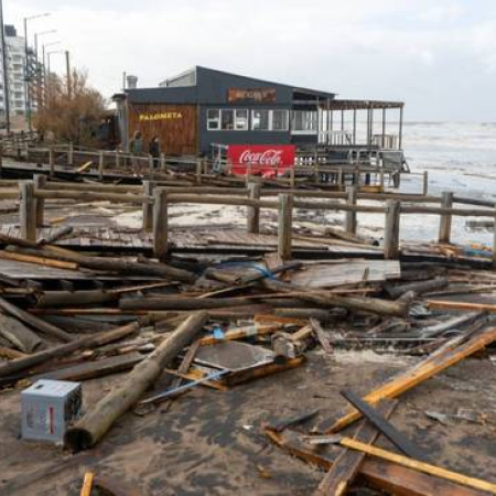 Tras la sudestada, Monte Hermoso impulsa una acción comunitaria para recuperar la playa