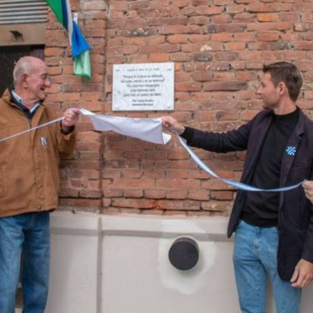 Ferraris inauguró la nueva Casa de la Cultura de Alem en medio de los festejos del 25 de Mayo