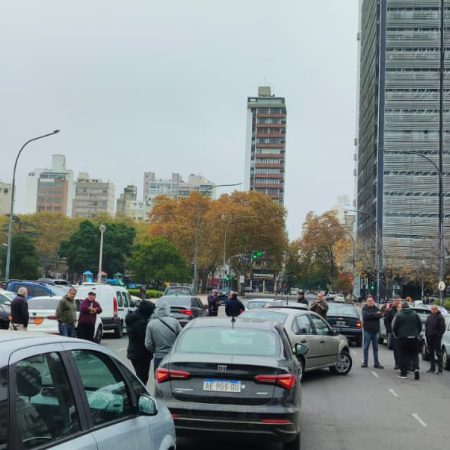 Choferes de aplicaciones abrieron una mesa de diálogo con la Municipalidad de La Plata tras una caravana de protesta