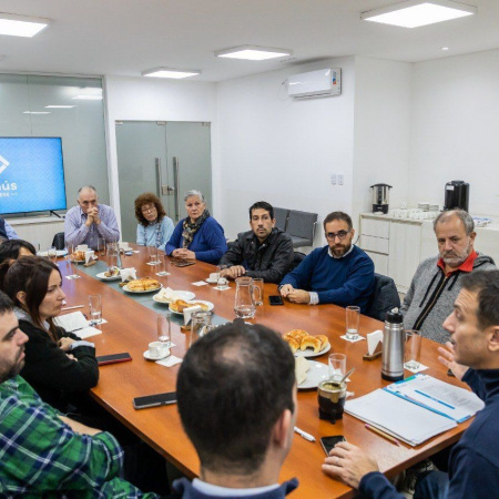 Julián Álvarez apunta al Puerto de Dock Sud por la brecha presupuestaria con Avellaneda y anuncia plan de obras en Lanús