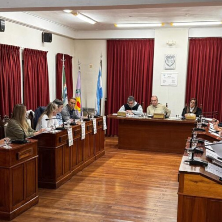 Alvear congeló los sueldos de la planta política